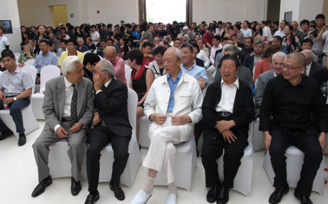 韩利诚馆长应邀出席全山石艺术中心开馆典礼