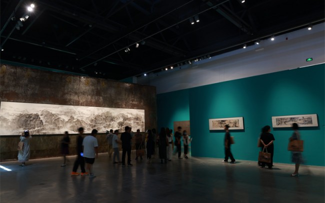 “湖山远旅——中国山水图像的现代演绎”开展，呈现传统山水艺术的当代转译与科技对话